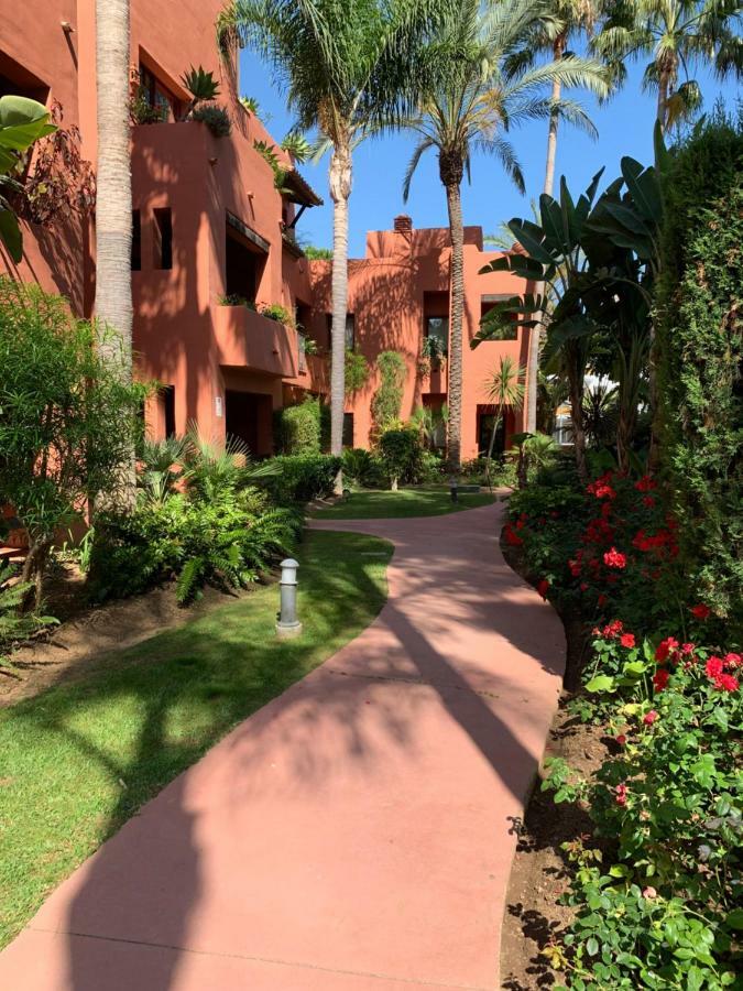 Beachside Apartment In Marbella Exterior photo