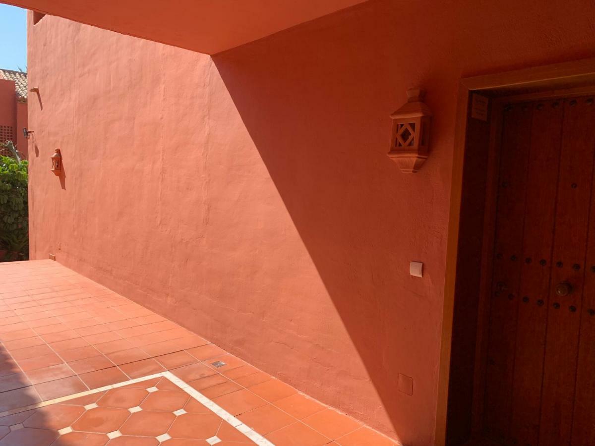 Beachside Apartment In Marbella Exterior photo