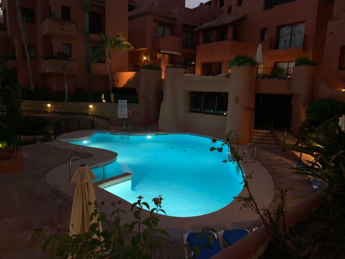 Beachside Apartment In Marbella Exterior photo