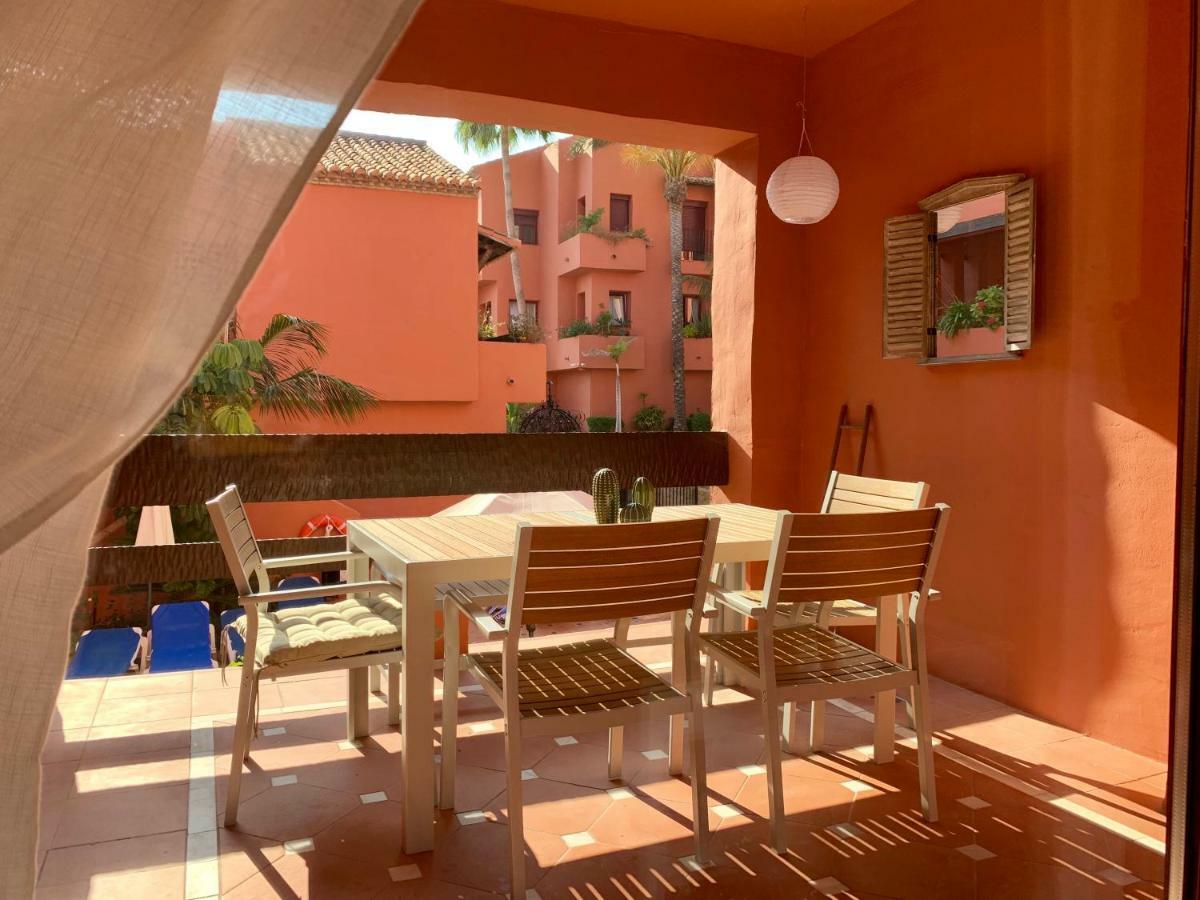 Beachside Apartment In Marbella Exterior photo