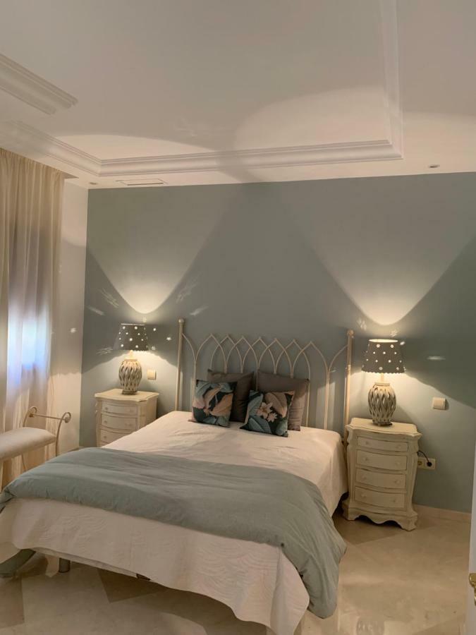 Beachside Apartment In Marbella Exterior photo