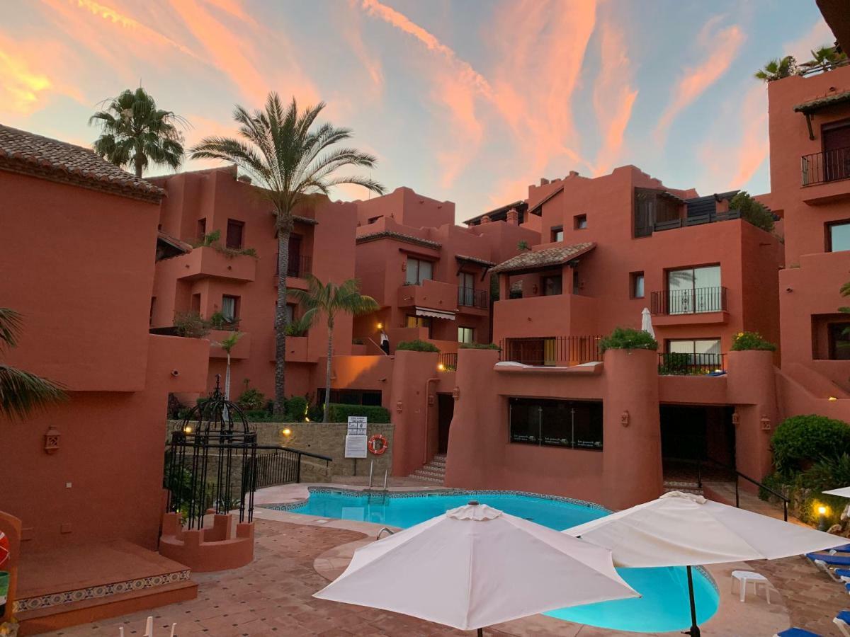 Beachside Apartment In Marbella Exterior photo